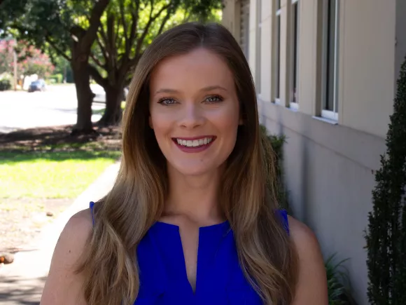 Headshot of Lindsey Hummel